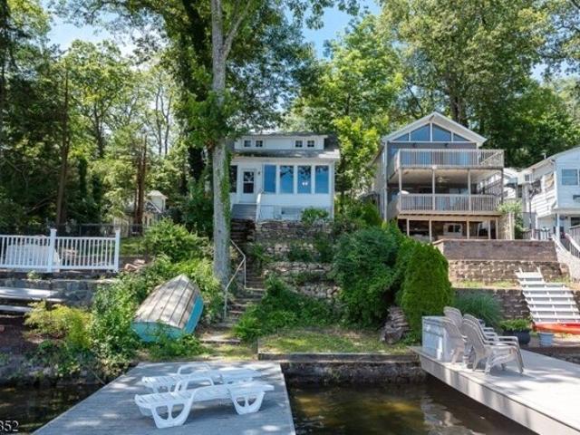 House for sale in Glasser, New Jersey