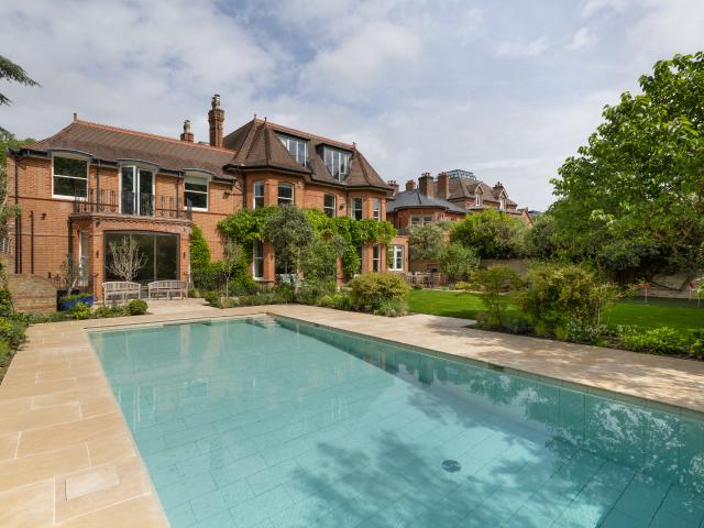 House for rent in Earlsfield, Greater London
