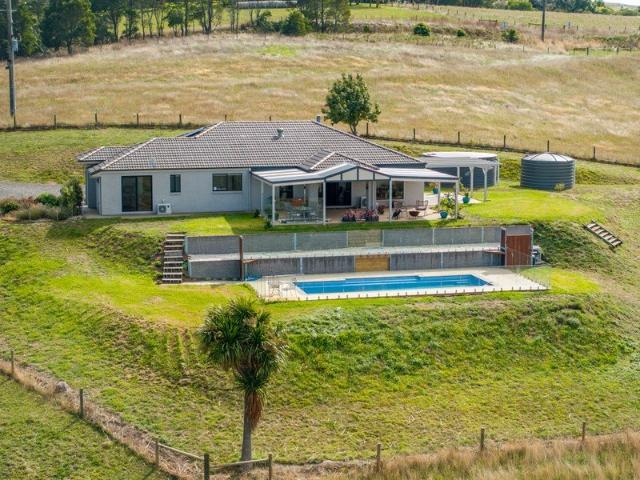 Cottage for sale in Ryanston, Victoria