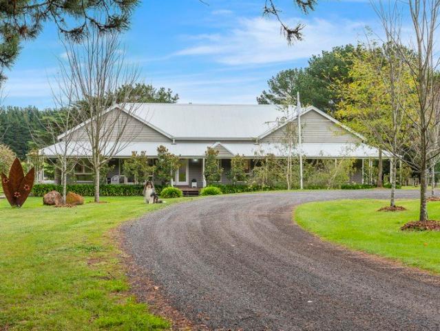 Cottage for sale in Romsey, Victoria