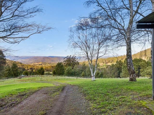 Cottage for sale in Camerons Creek, Victoria
