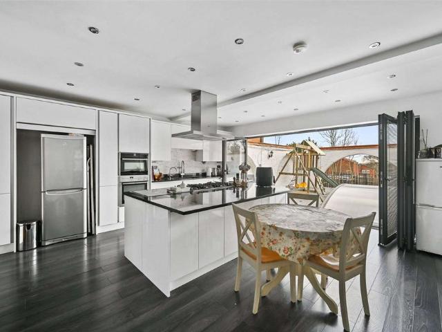 House for rent in Rickmansworth, The Cedars Estate