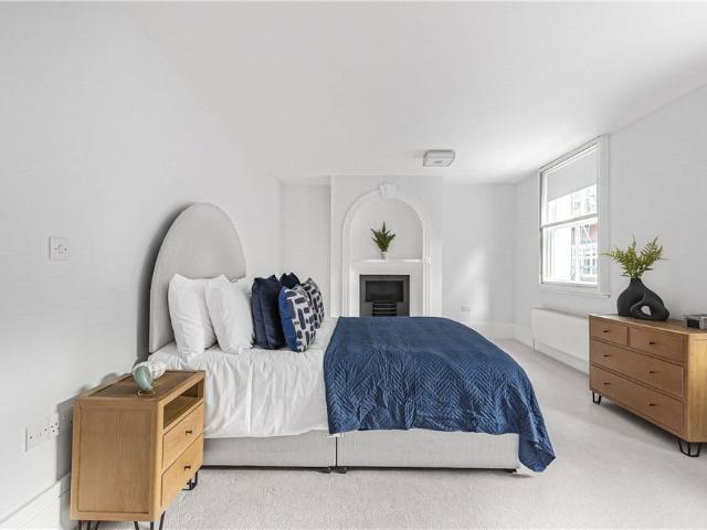 House for rent in East Marylebone, Cat Hill