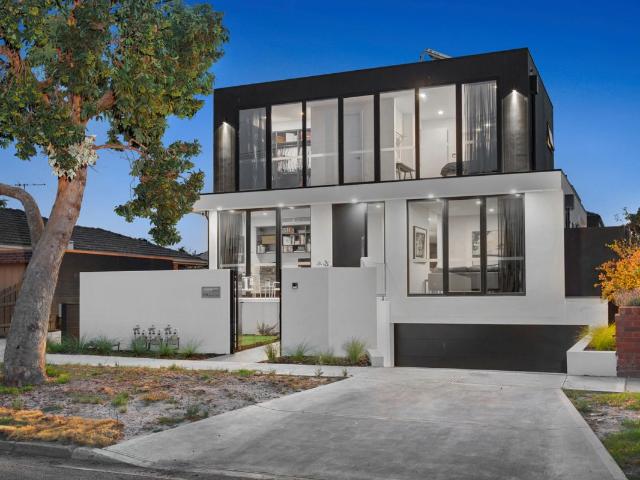 House for sale in Carnegie