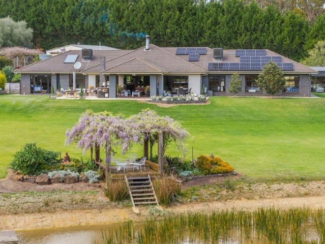 Cottage for sale in Birregurra, Victoria