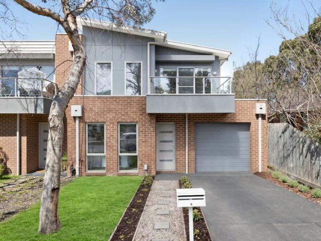 Townhouse for sale in Boronia, Melbourne