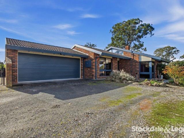Cottage for sale in Hazelwood North, Victoria