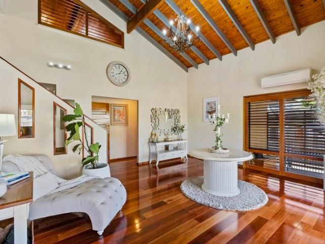 House for sale in Ashmore City
