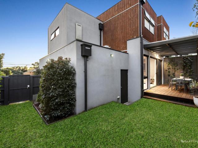Townhouse for sale in Templestowe Lower, Melbourne