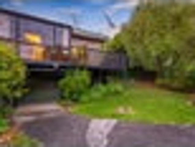 Apartment for sale in Tōtara Vale, Kaipātiki