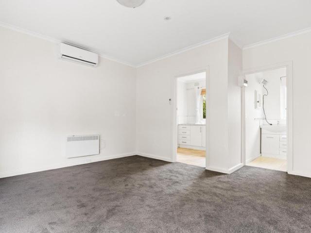 Apartment for sale in Ruckers Hill, Melbourne