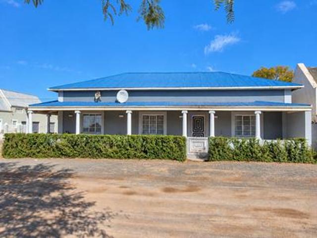 House for sale in Aberdeen, Camdeboo Local Municipality