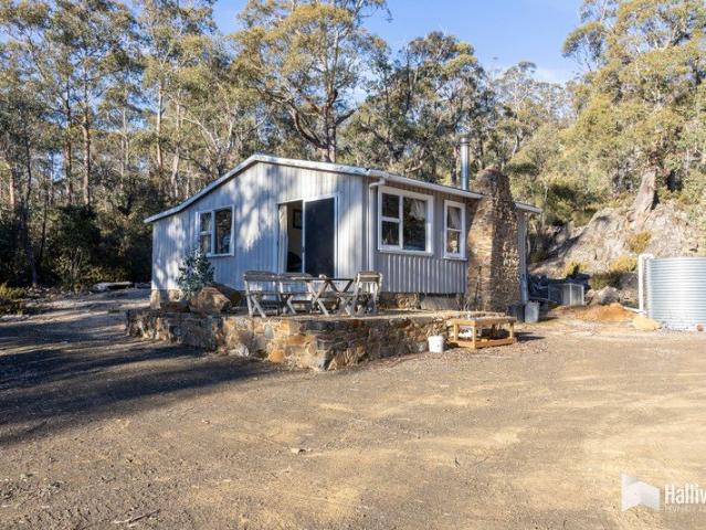 House for sale in Cramps Bay, Central Highlands