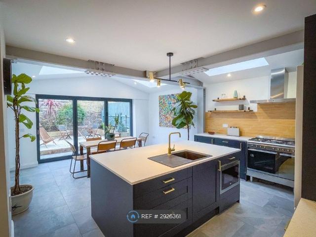 House for rent in Bellenden, Greater London
