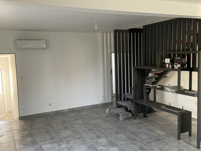 Maison location à Saint-Amand-Montrond, Cours-les-barres