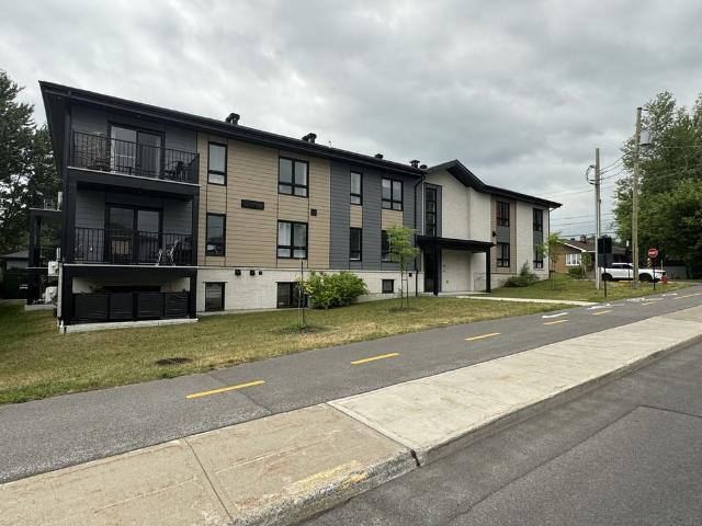 Apartment for rent in Saint-Charles-Borromée, Saint-Pierre