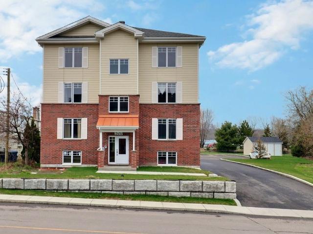 Apartment for rent in Saint-ambroise-de-kildare, Quebec