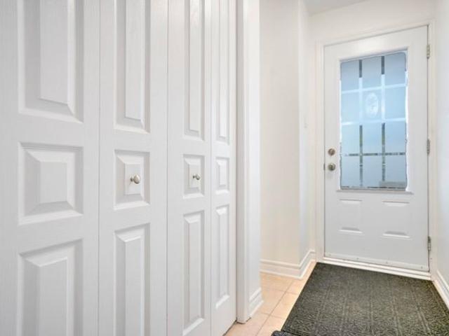 Apartment for rent in La Vallée-du-richelieu, Quebec