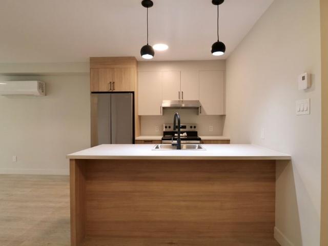 Apartment for rent in Pointe-claire, Quebec