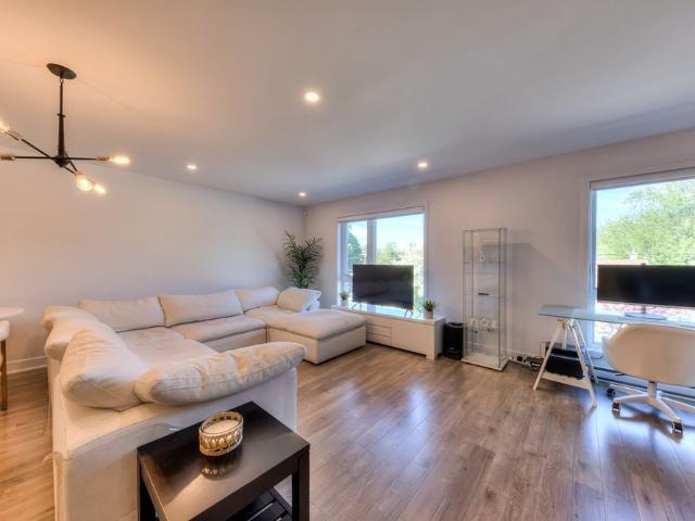 Apartment for rent in Laval-des-rapides, Quebec