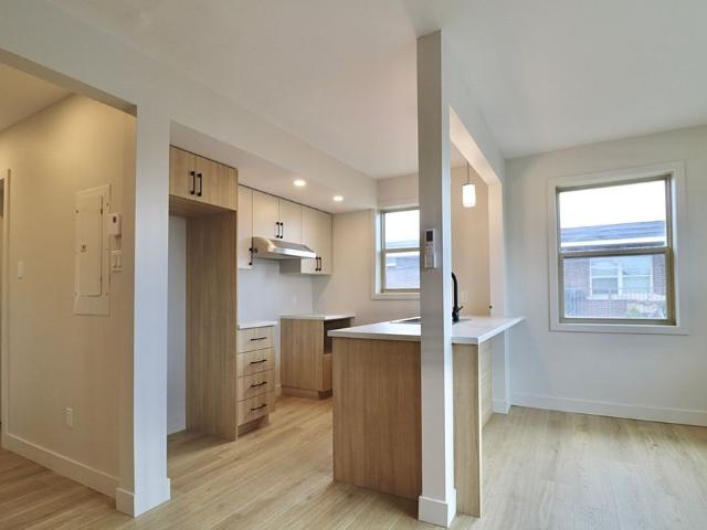 Apartment for rent in Pointe-claire, Quebec