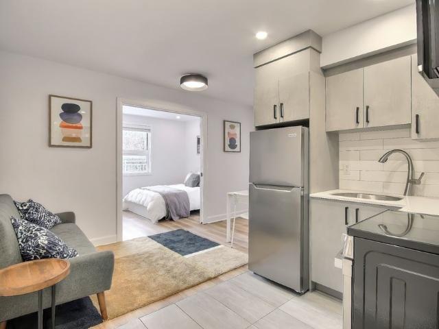 Apartment for rent in Milton-Parc, Montréal