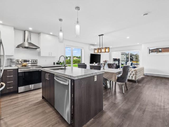 Apartment for rent in Sainte-Marthe-sur-le-Lac, Laurentides