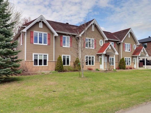 Apartment for rent in Saint-charles-borromée, Quebec