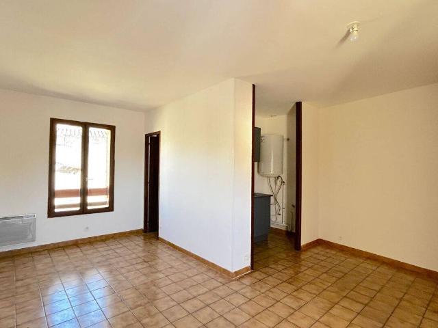 Studio location à Le Port, Cubzac-les-Ponts