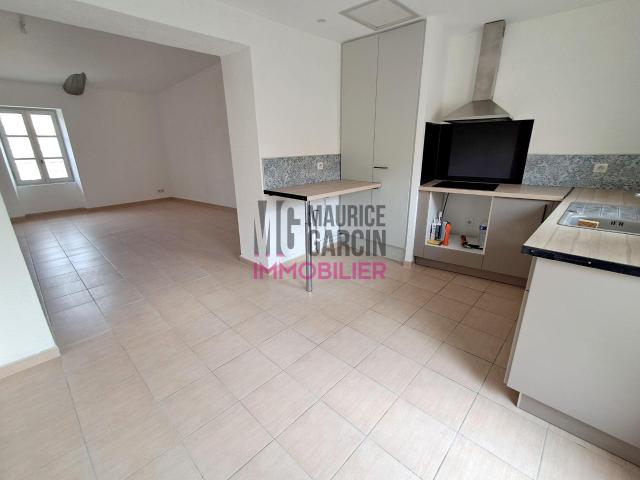 Appartement location à Place des Arcades, Mazan
