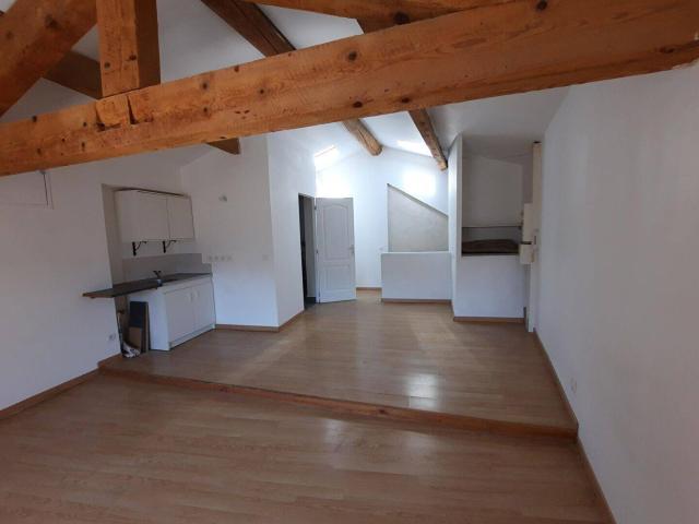 Studio location à Les Rigaudelles, Signes