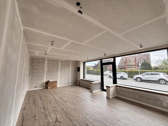 Bureau location à Tienne Saint-Nicolas, Manage