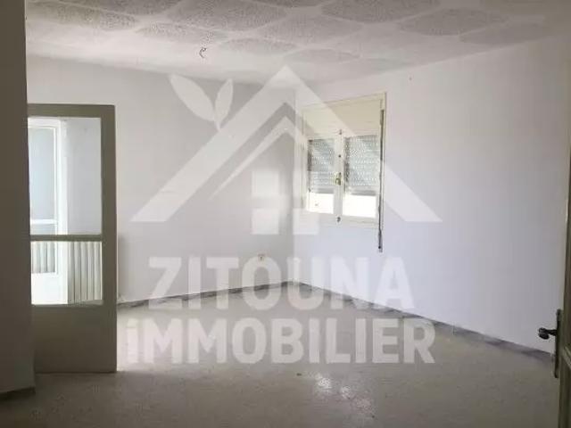 Bureau location à Ain Zaghouan, Douz