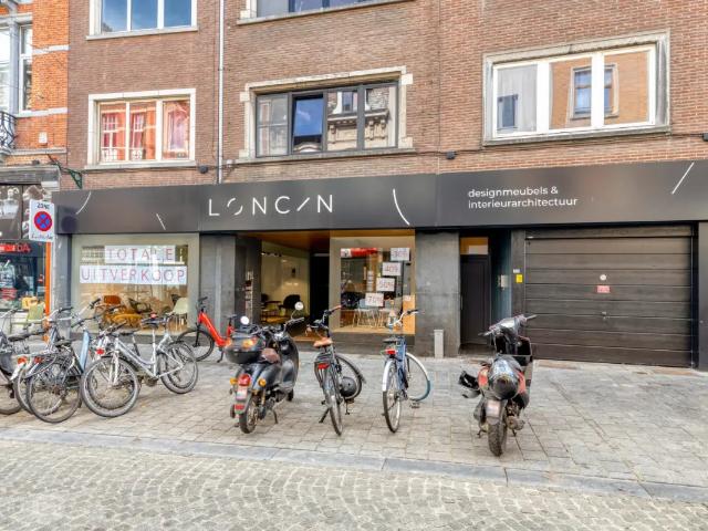 Local Commercial location à Lava, Brabant