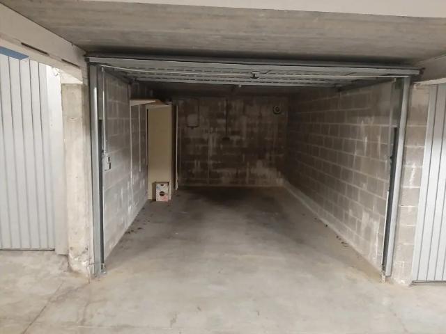 Garage location à Charleroi, Wallonie
