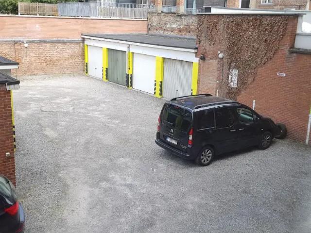 Garage location à Lava, Brabant