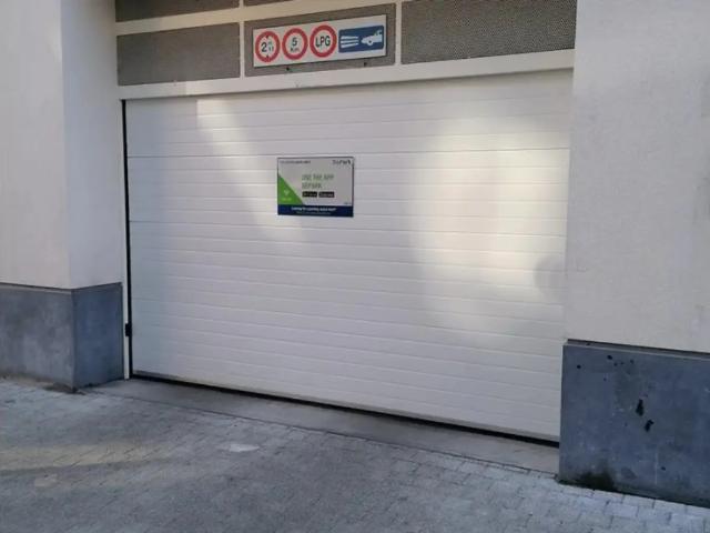 Garage location à Rive Gauche - Linkeroever, Molenbeek-Saint-Jean - Sint-Jans-Molenbeek