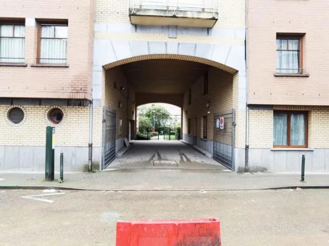 Garage location à Rive Gauche - Linkeroever, Molenbeek-Saint-Jean - Sint-Jans-Molenbeek