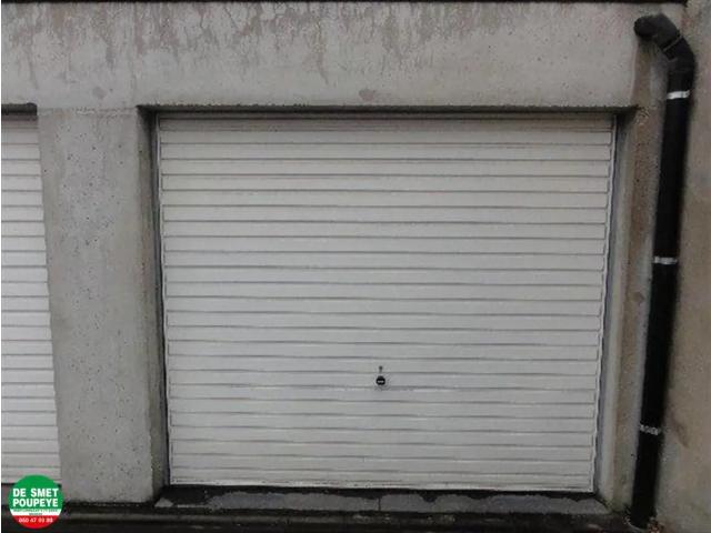 Garage location à Oostkamp, West-Vlaanderen