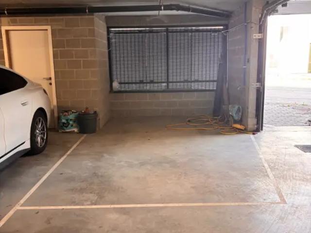 Garage location à Sint-pieters-leeuw, Brabant