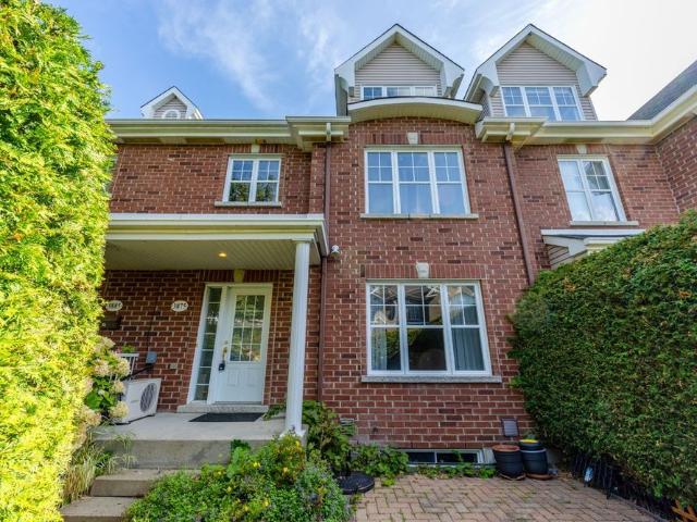 House for rent in Ville-Marie, Montréal