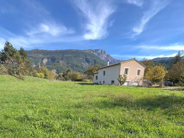 Maison location à Laval-d'Aix, Drôme