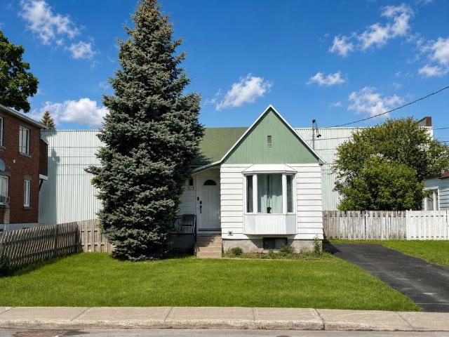 House for rent in Chomedey, Quebec