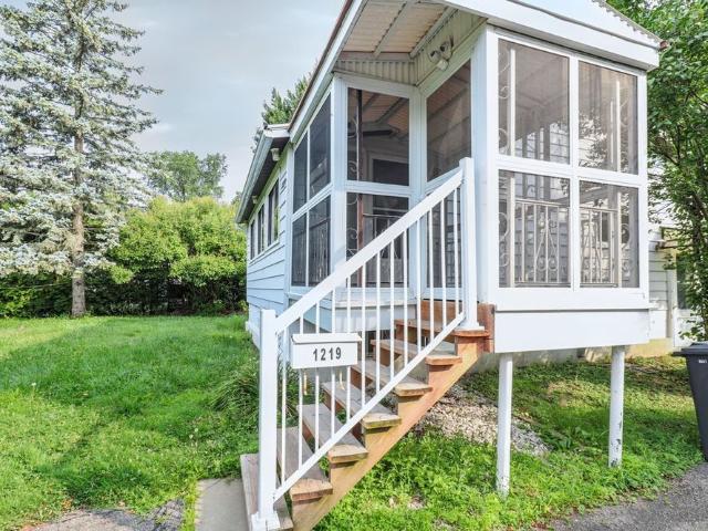 House for rent in Laval