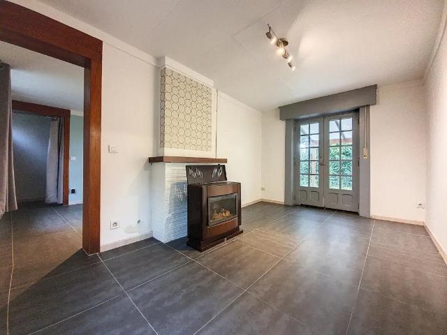Maison location à Esquelmes, Wallonie