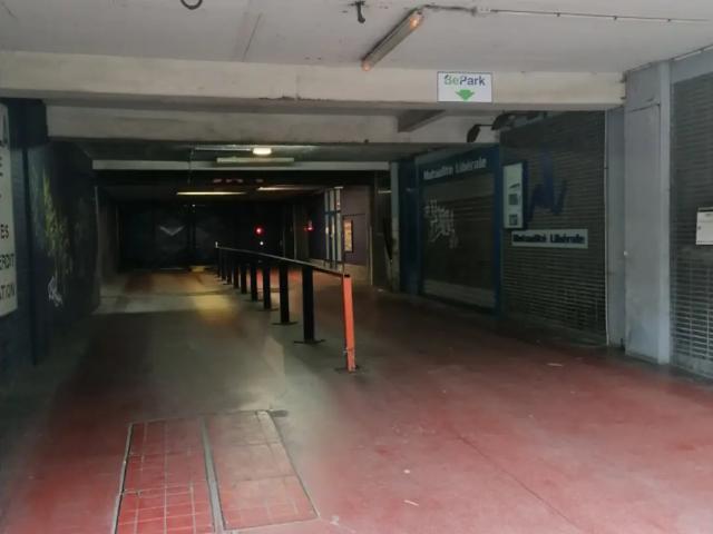 Garage location à Charleroi, Wallonie