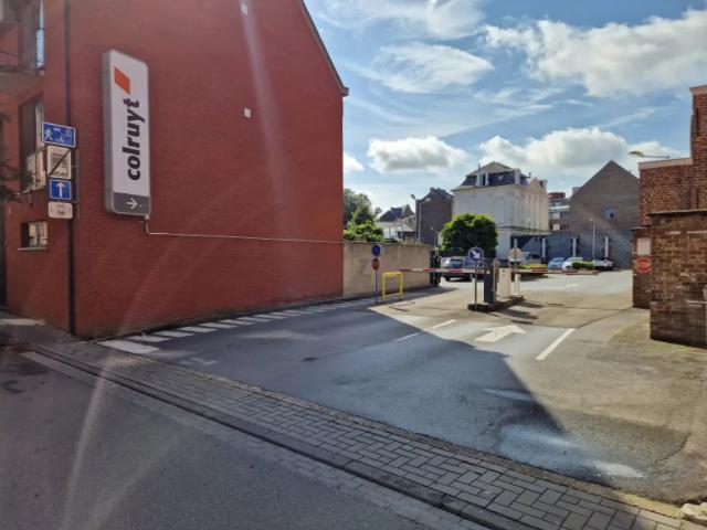 Garage location à Lava, Brabant