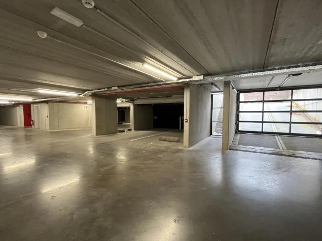 Garage location à Mouscron, Wallonie