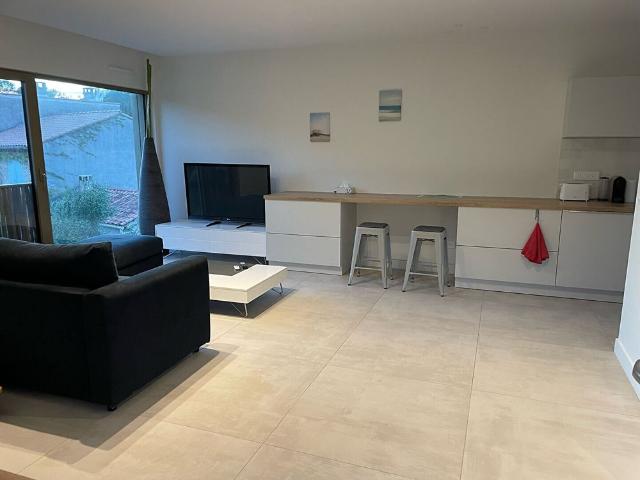 Studio location à Aix-en-Provence, Saint-marc-jaumegarde
