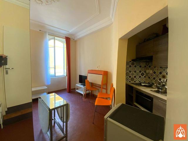 Studio location à Les Mouledas, Salon-de-Provence